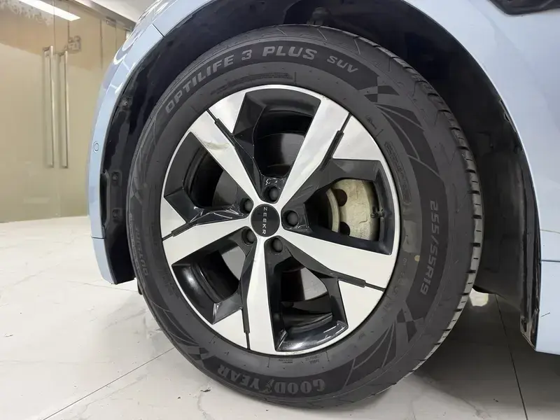 2023 Zeekr 001 с пробегом 60 000 км