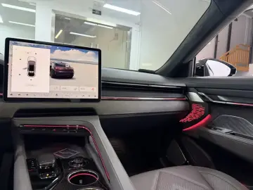 2023 Zeekr 001 с пробегом 60 000 км