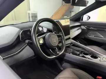 2023 Zeekr 001 с пробегом 60 000 км