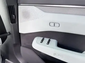 2024 Zeekr 001 с пробегом 39 900 км
