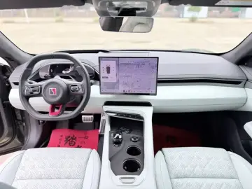 2024 Zeekr 001 с пробегом 39 900 км