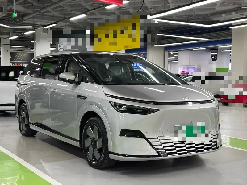 2024 Xpeng X9 с пробегом 76 000 км