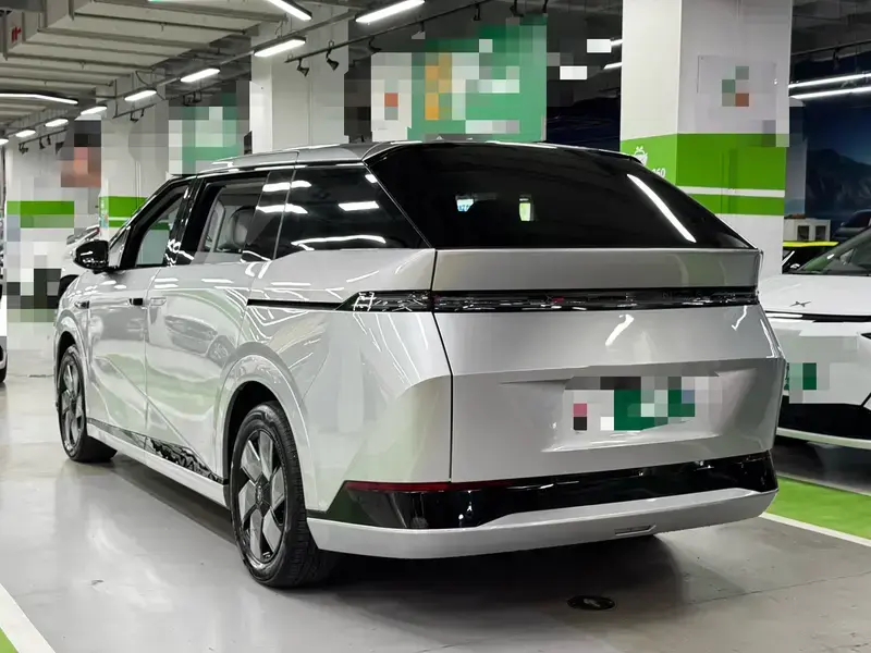 2024 Xpeng X9 с пробегом 76 000 км