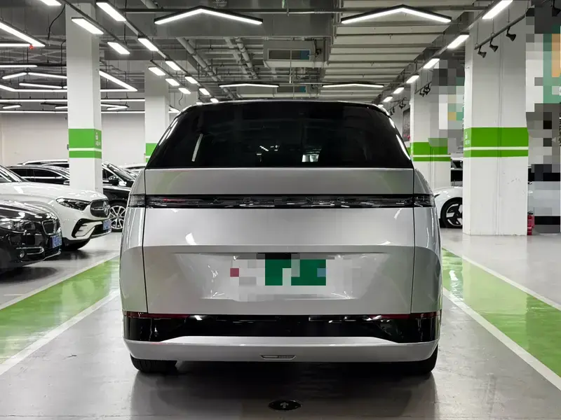 2024 Xpeng X9 с пробегом 76 000 км