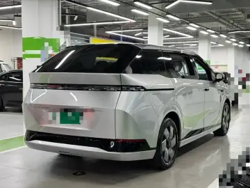 2024 Xpeng X9 с пробегом 76 000 км