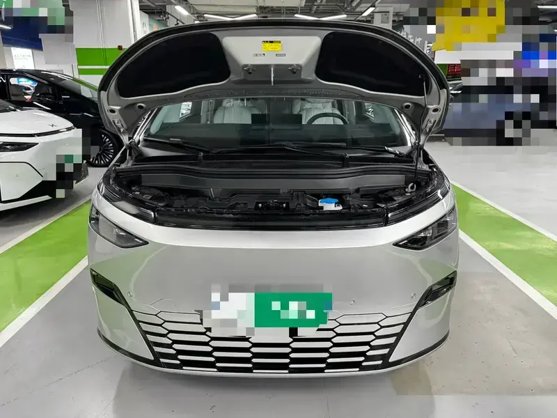 2024 Xpeng X9 с пробегом 76 000 км