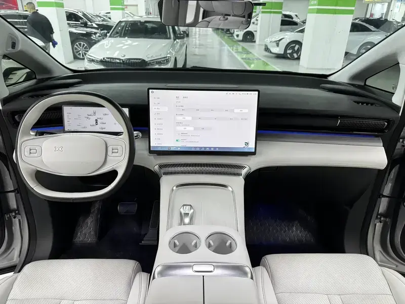 2024 Xpeng X9 с пробегом 76 000 км