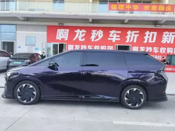 2024 Xpeng X9 с пробегом 31 000 км