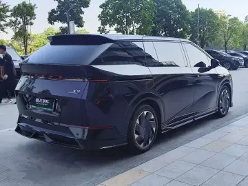 2024 Xpeng X9 с пробегом 31 000 км