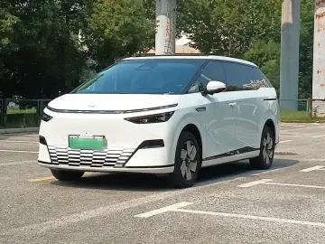 Xpeng X9