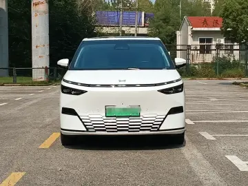 2024 Xpeng X9 с пробегом 45 000 км