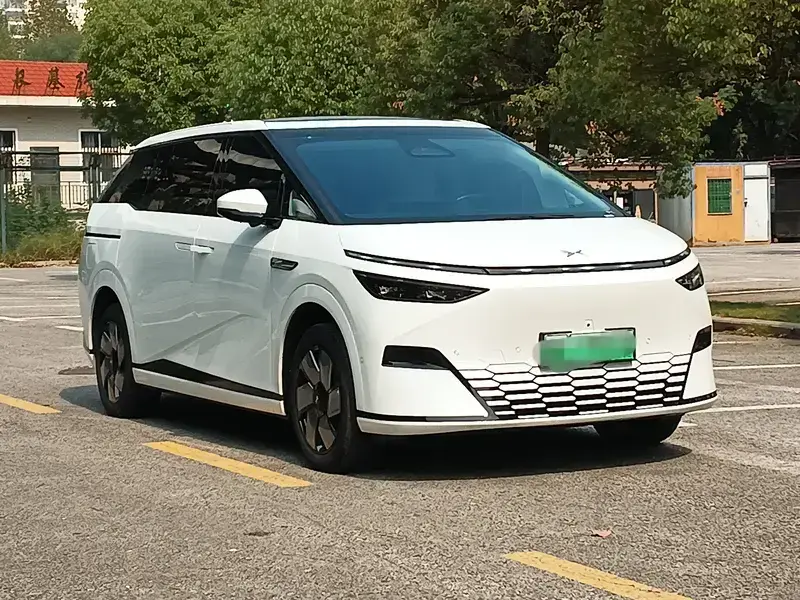 2024 Xpeng X9 с пробегом 45 000 км