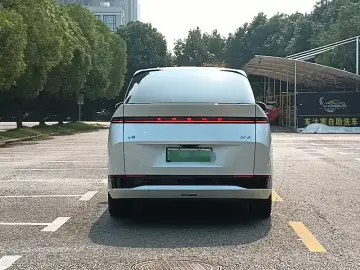 2024 Xpeng X9 с пробегом 45 000 км