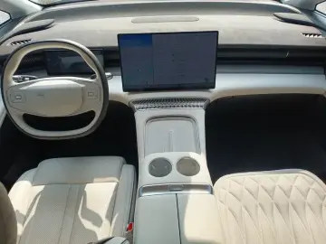 2024 Xpeng X9 с пробегом 45 000 км