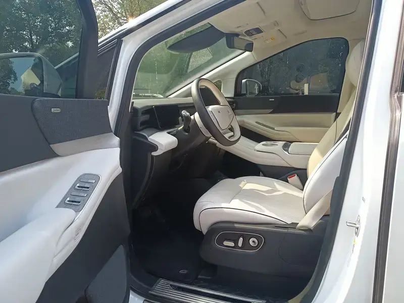 2024 Xpeng X9 с пробегом 45 000 км