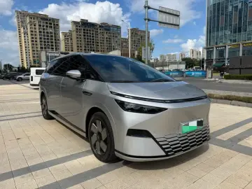 2024 Xpeng X9 с пробегом 40 000 км