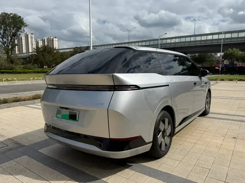 2024 Xpeng X9 с пробегом 40 000 км