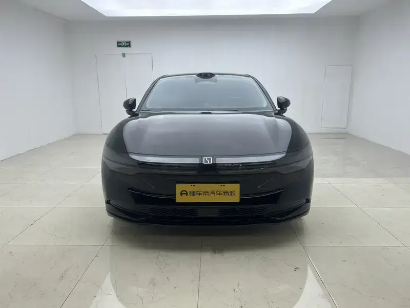 2025 Zeekr 007 с пробегом 28 600 км