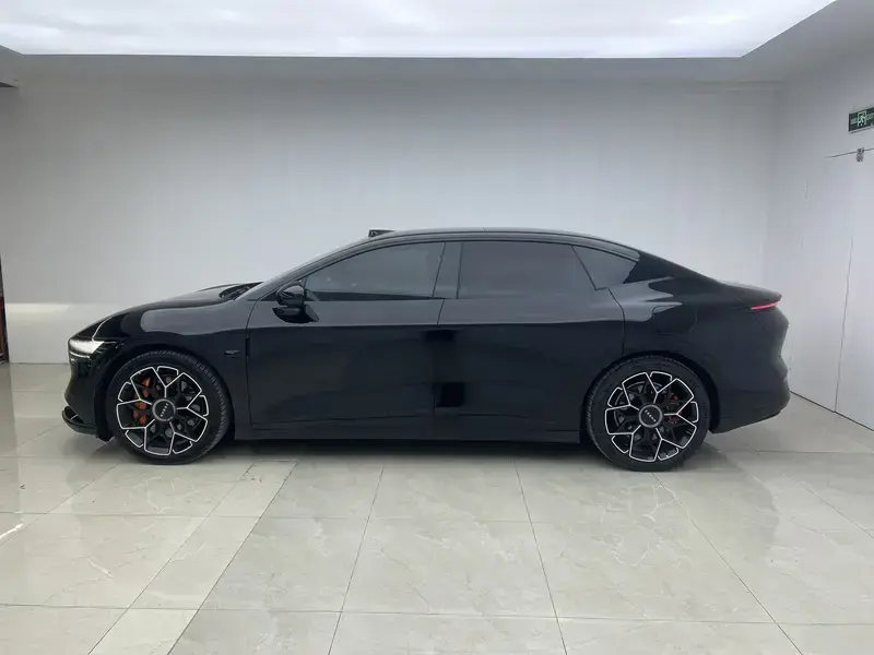 2025 Zeekr 007 с пробегом 28 600 км