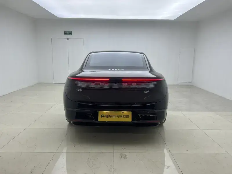 2025 Zeekr 007 с пробегом 28 600 км