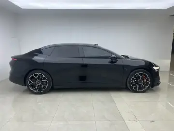 2025 Zeekr 007 с пробегом 28 600 км