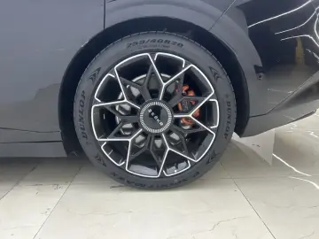 2025 Zeekr 007 с пробегом 28 600 км