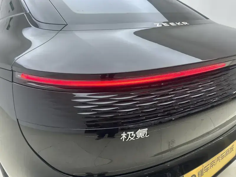 2025 Zeekr 007 с пробегом 28 600 км