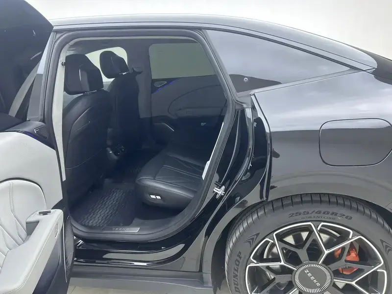 2025 Zeekr 007 с пробегом 28 600 км