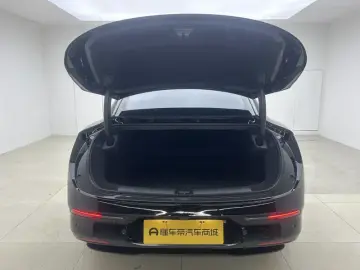 2025 Zeekr 007 с пробегом 28 600 км