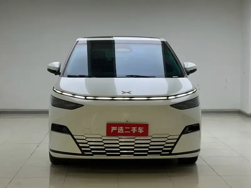 2024 Xpeng X9 с пробегом 42 000 км