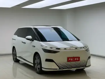 2024 Xpeng X9 с пробегом 42 000 км