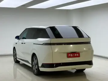 2024 Xpeng X9 с пробегом 42 000 км