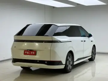 2024 Xpeng X9 с пробегом 42 000 км