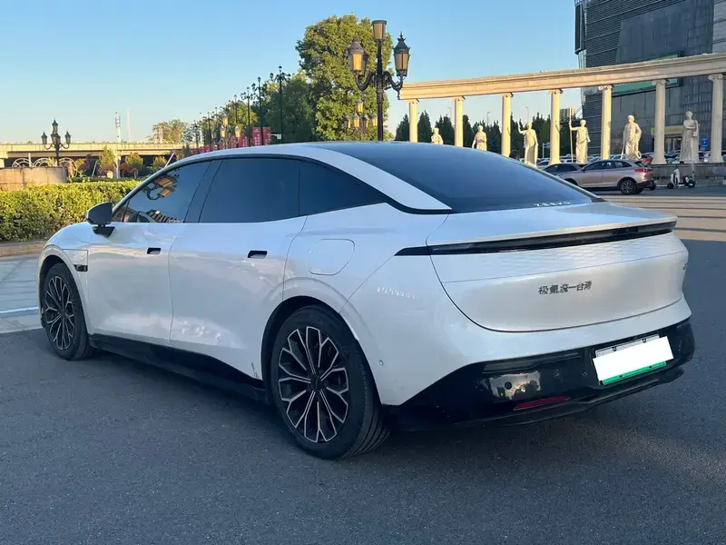 2024 Zeekr 007 с пробегом 44 000 км