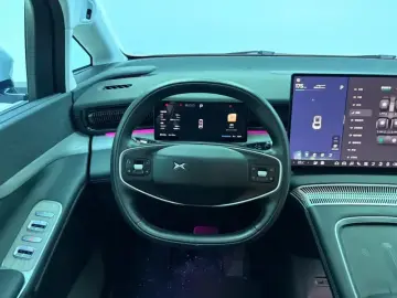 2024 Xpeng X9 с пробегом 42 000 км