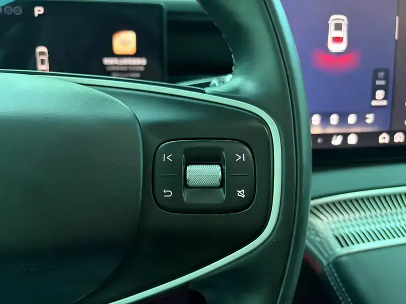 2024 Xpeng X9 с пробегом 42 000 км