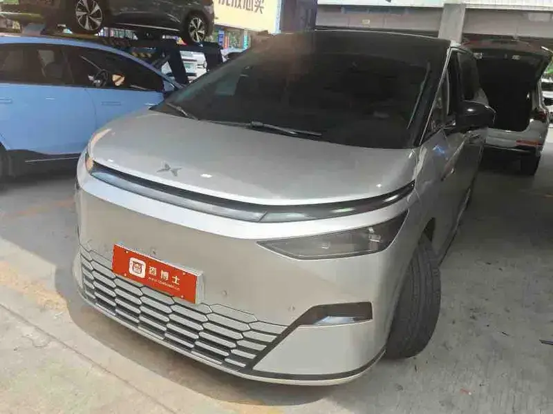 2024 Xpeng X9 с пробегом 40 600 км