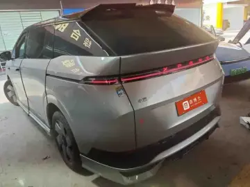 2024 Xpeng X9 с пробегом 40 600 км