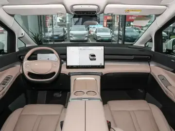 2024 Xpeng X9 с пробегом 40 600 км