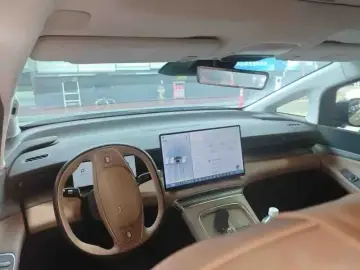 2024 Xpeng X9 с пробегом 40 600 км