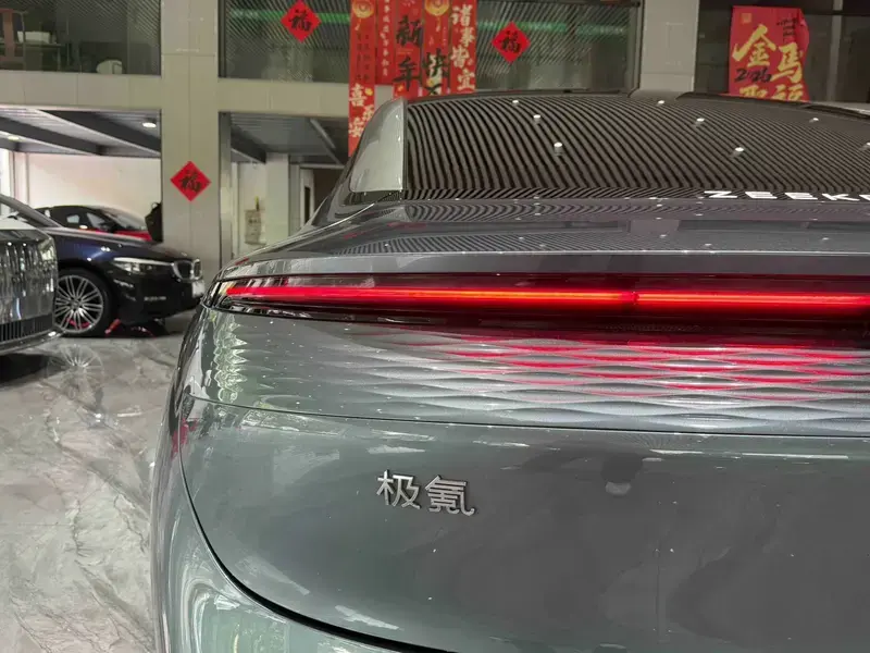 2024 Zeekr 007 с пробегом 41 000 км