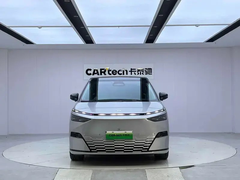 2024 Xpeng X9 с пробегом 35 000 км