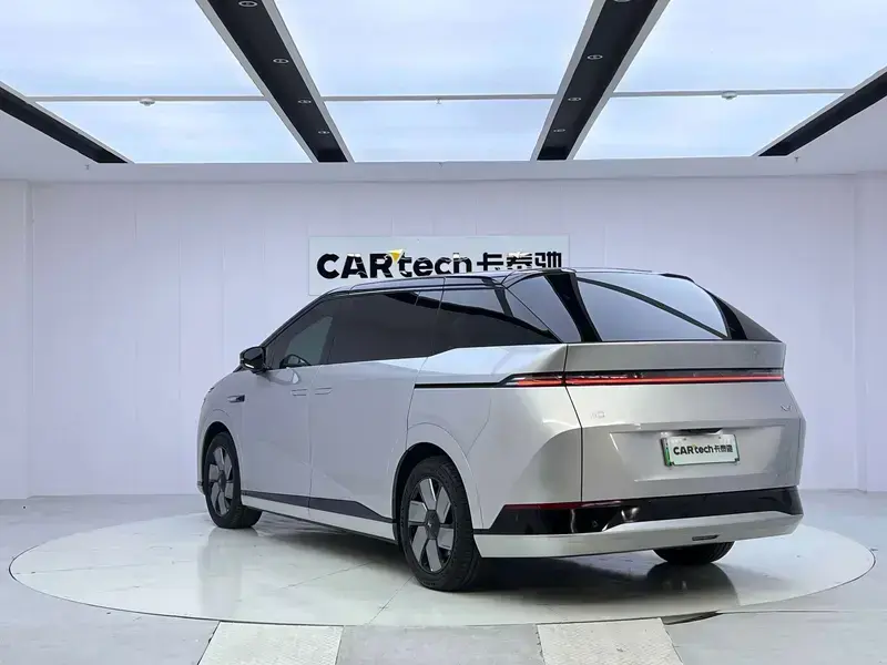 2024 Xpeng X9 с пробегом 35 000 км