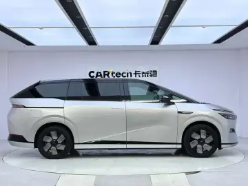 2024 Xpeng X9 с пробегом 35 000 км