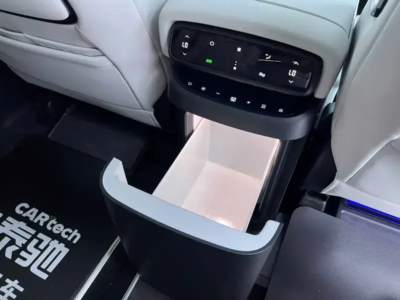 2024 Xpeng X9 с пробегом 35 000 км