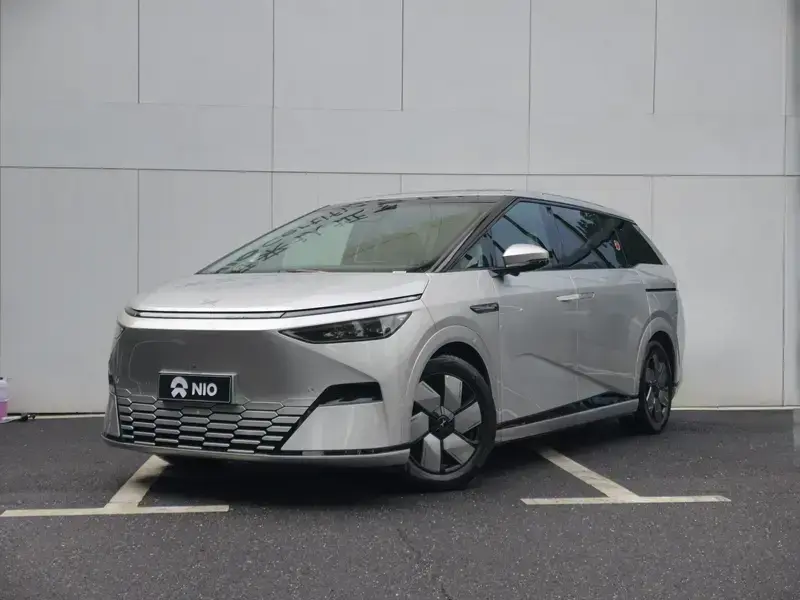 2024 Xpeng X9 с пробегом 36 700 км