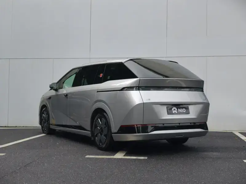 2024 Xpeng X9 с пробегом 36 700 км