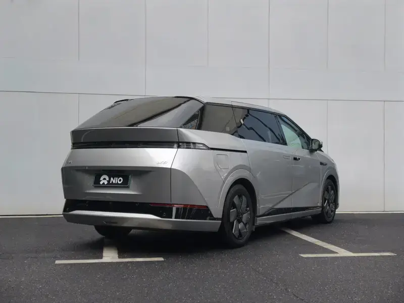 2024 Xpeng X9 с пробегом 36 700 км