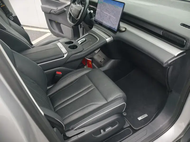 2024 Xpeng X9 с пробегом 36 700 км