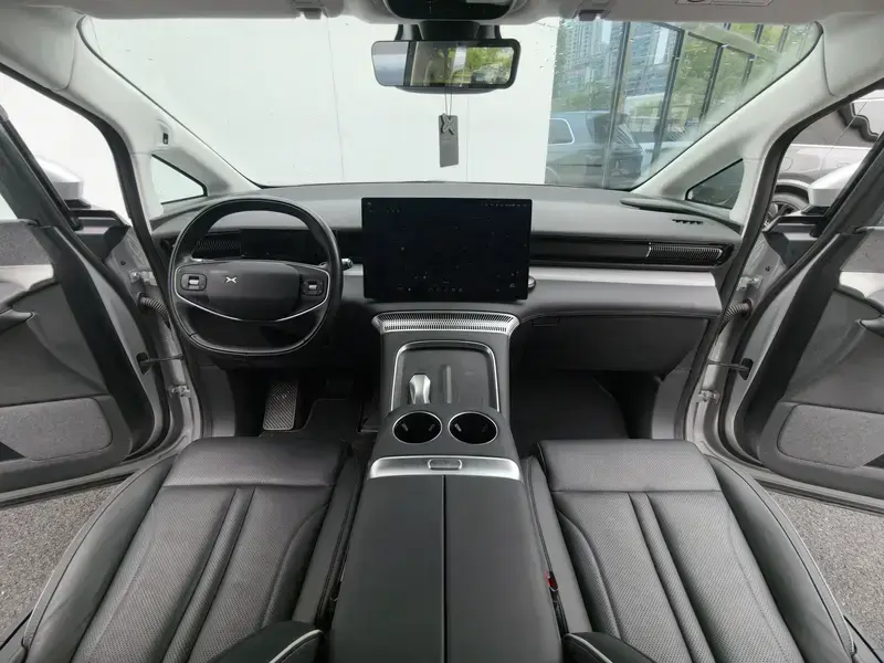 2024 Xpeng X9 с пробегом 36 700 км